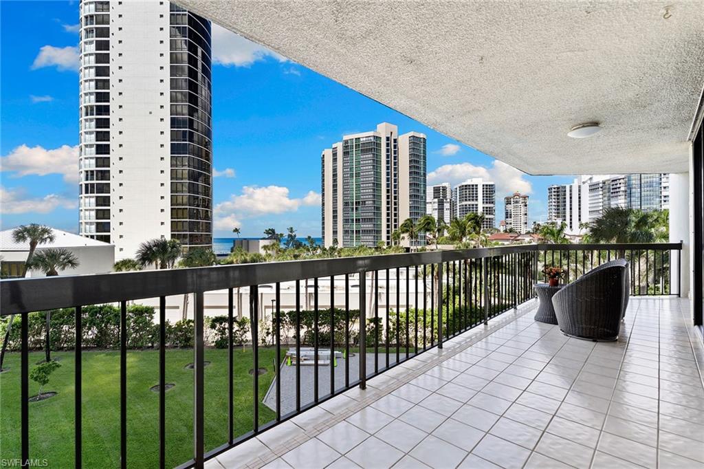 4551 Gulf Shore BLVD N # 400