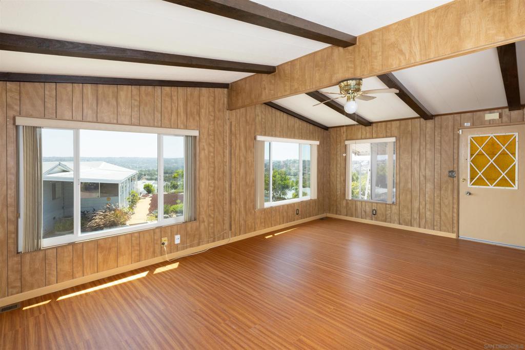 275 S Worthington 150