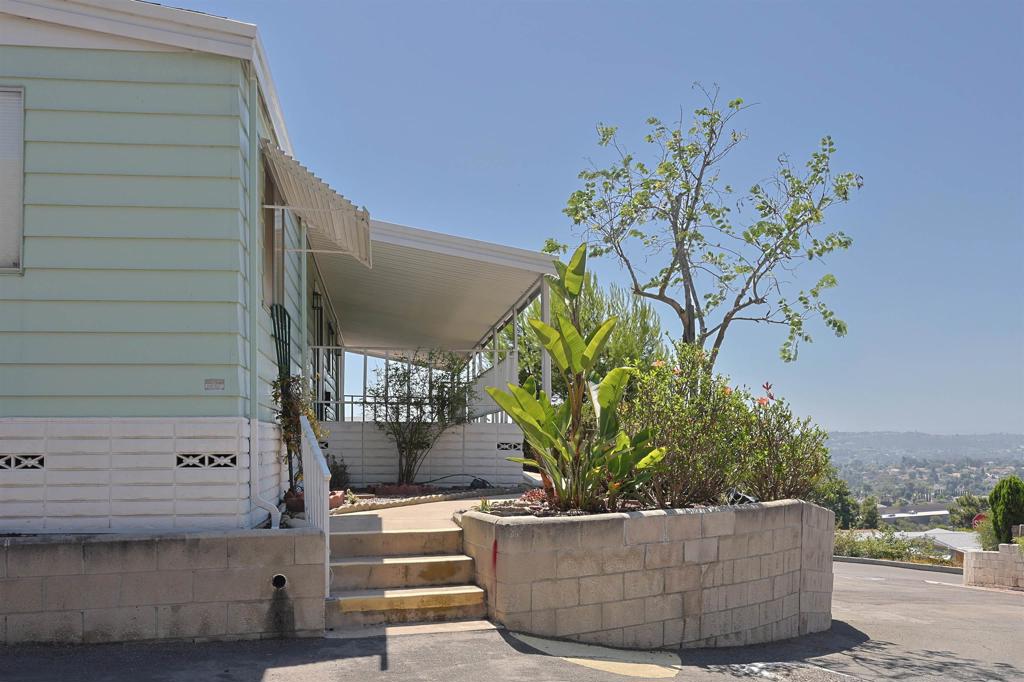 275 S Worthington 150