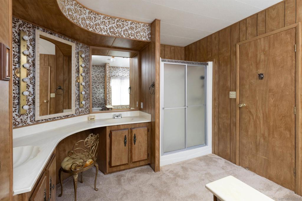 275 S Worthington 150