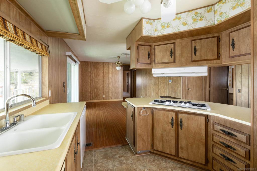 275 S Worthington 150