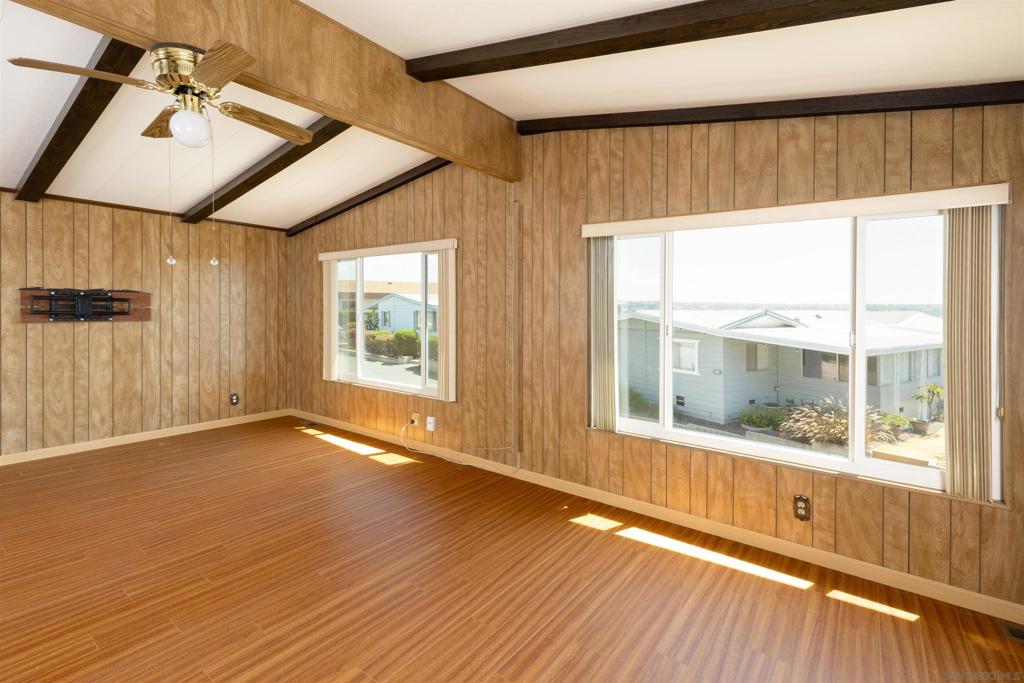 275 S Worthington 150