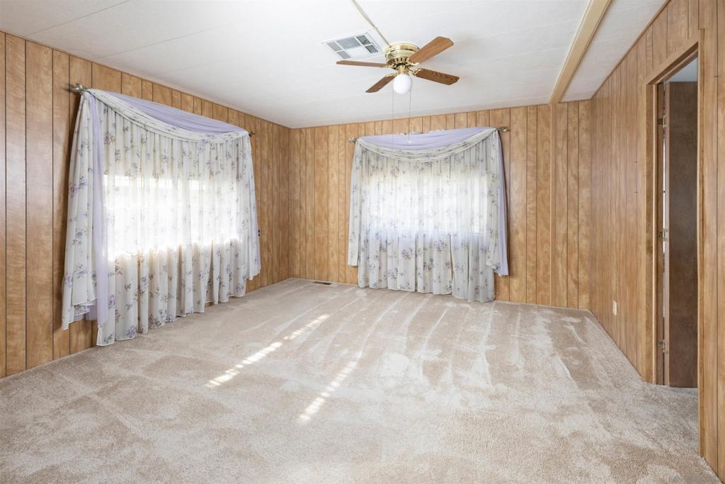 275 S Worthington 150