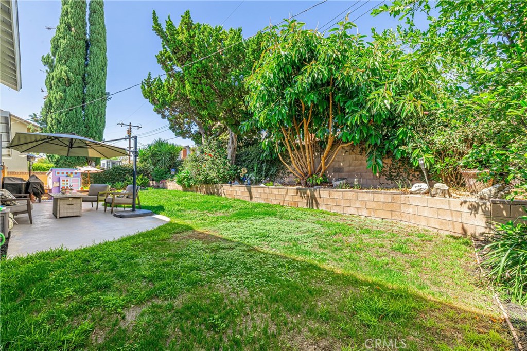 2575 Victoria