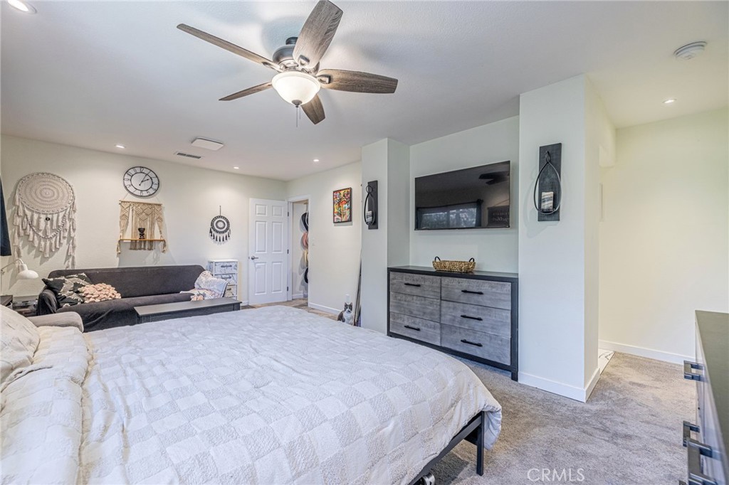 2575 Victoria