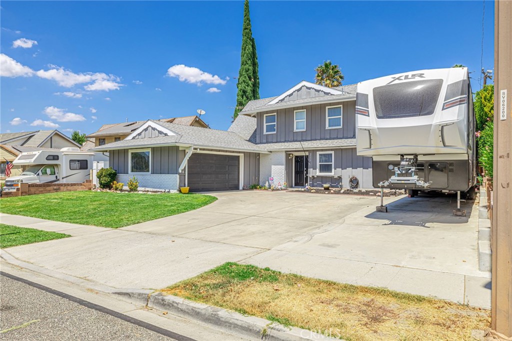2575 Victoria
