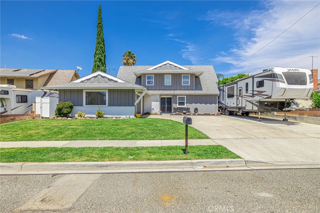 2575 Victoria