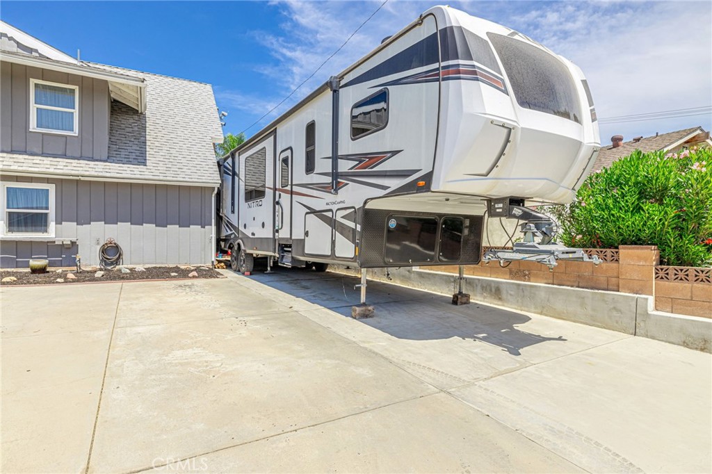 2575 Victoria