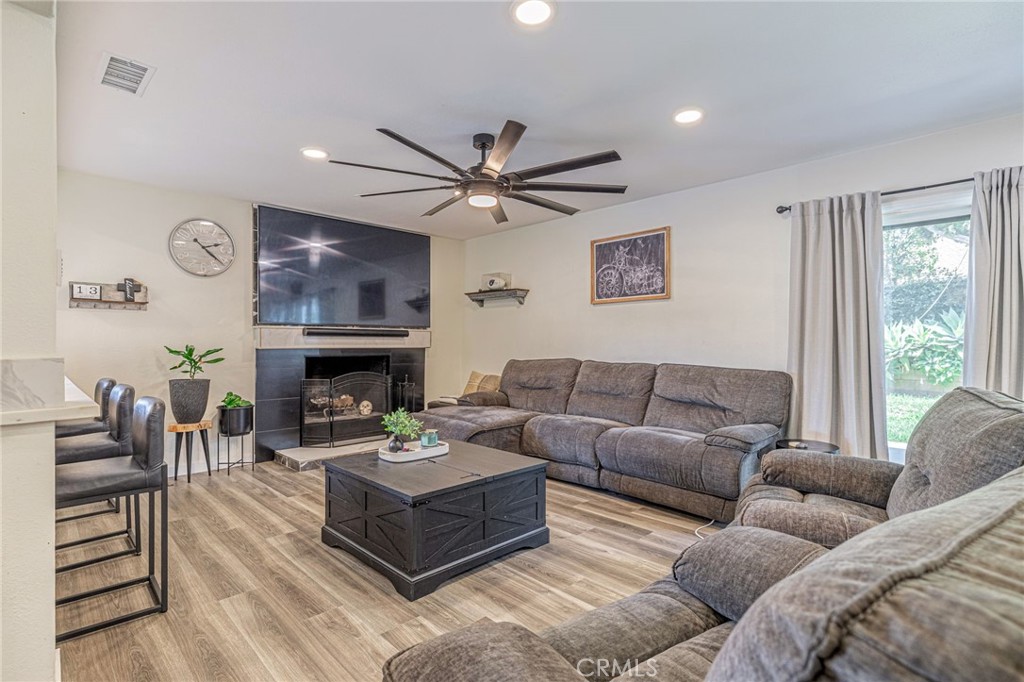 2575 Victoria