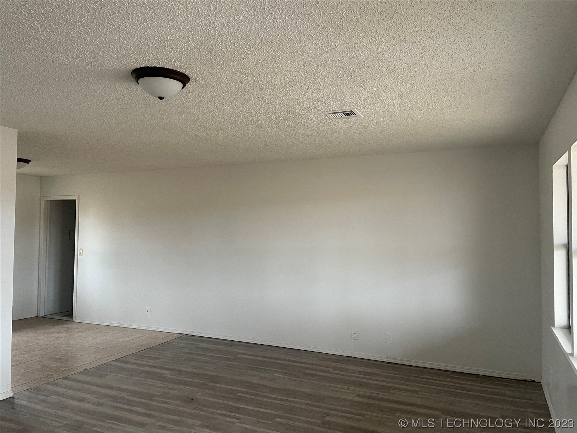 12102 S Maple Avenue