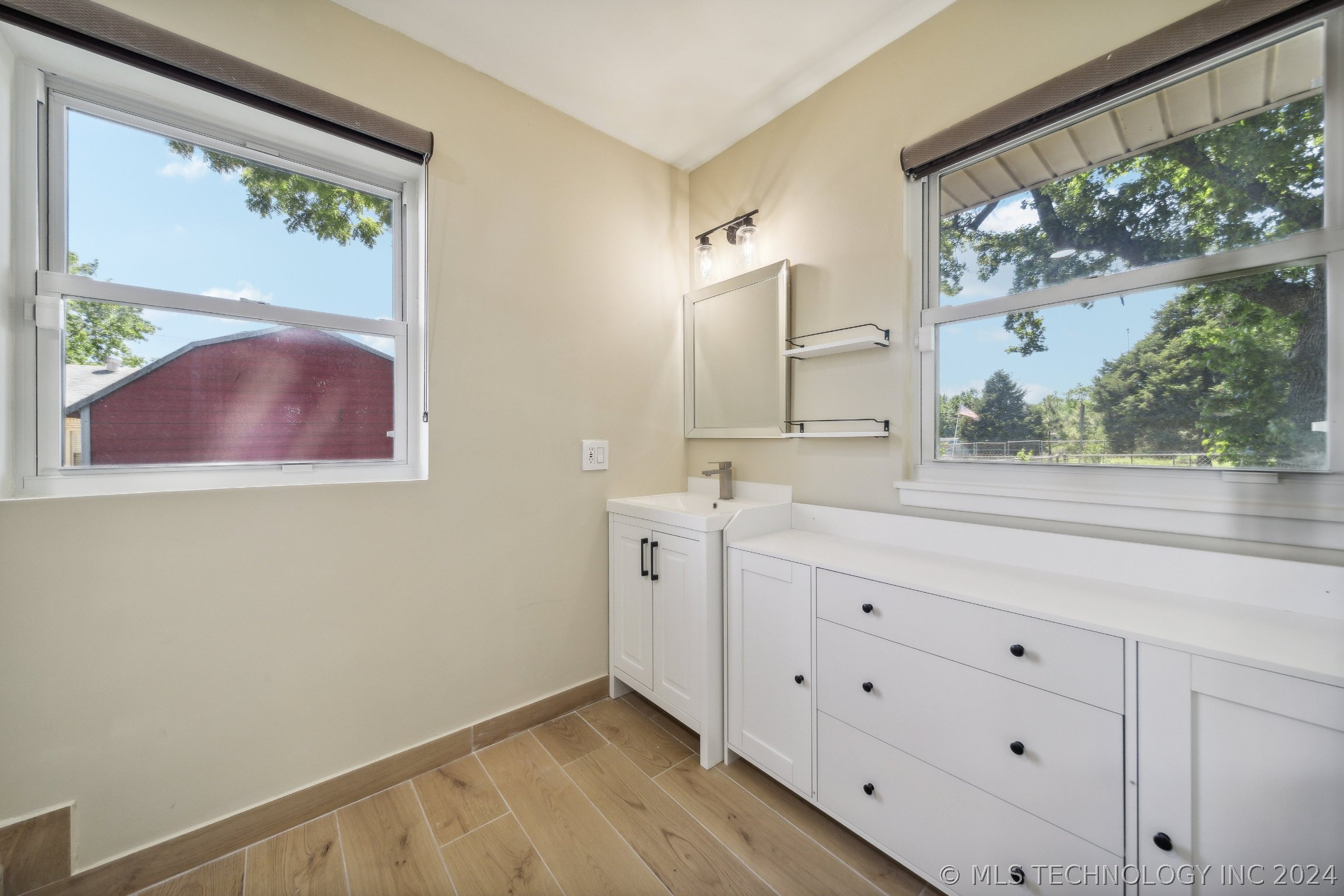 1507 N College Avenue