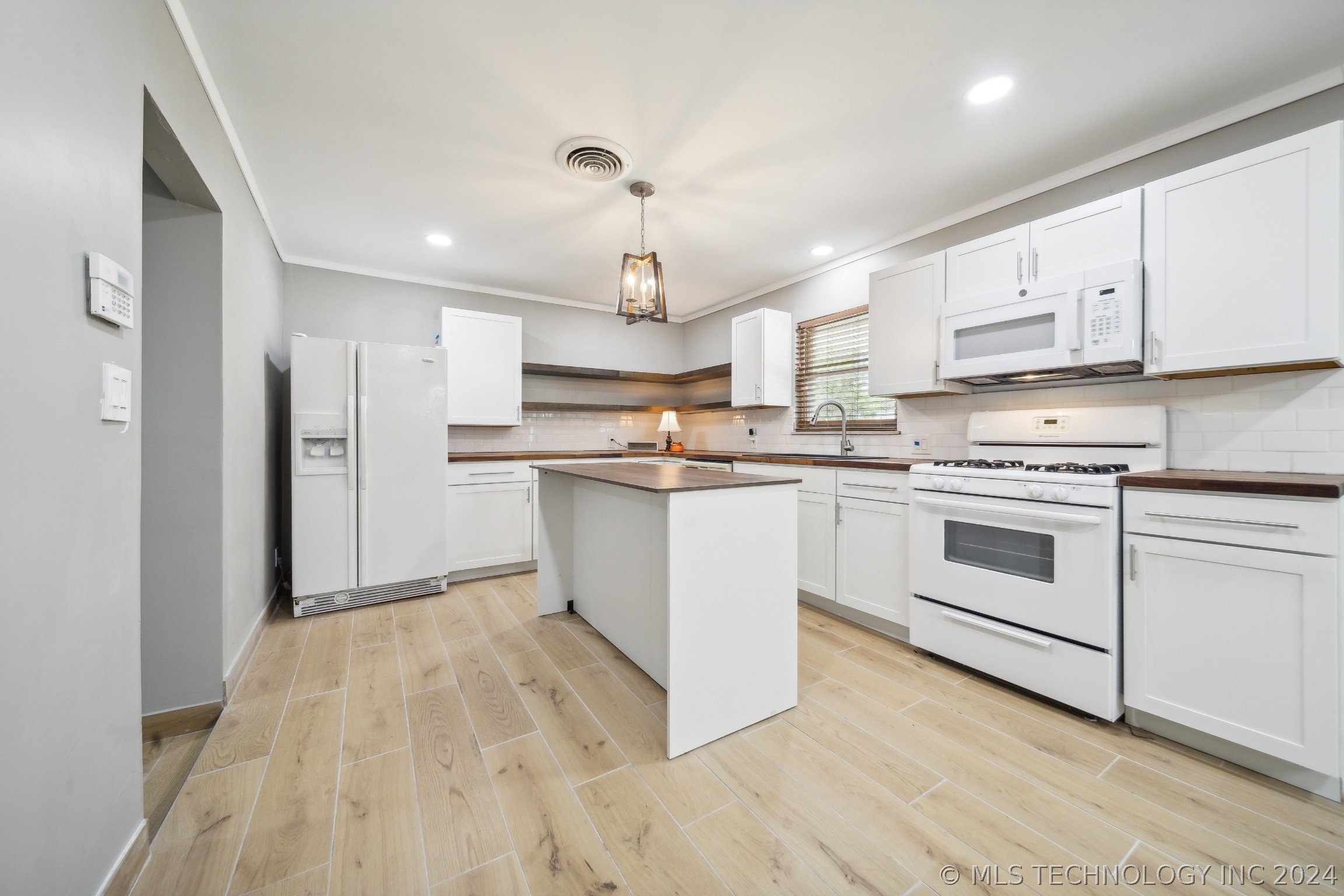 1507 N College Avenue