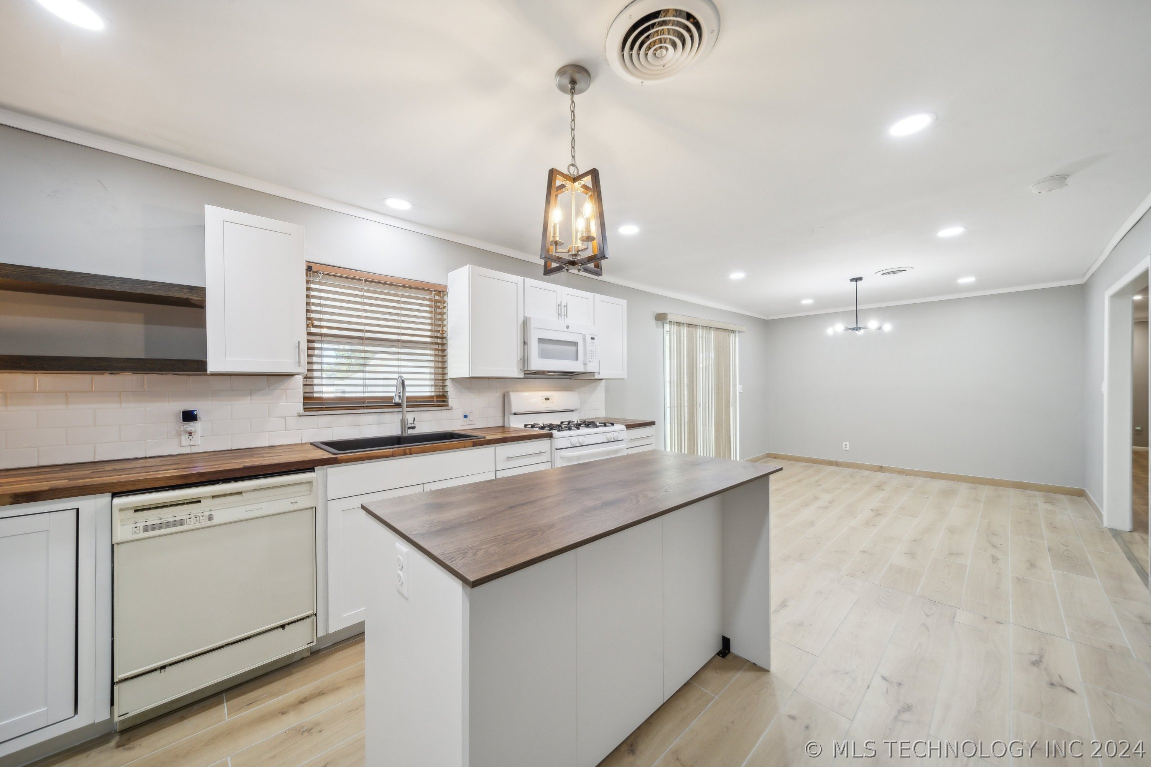 1507 N College Avenue