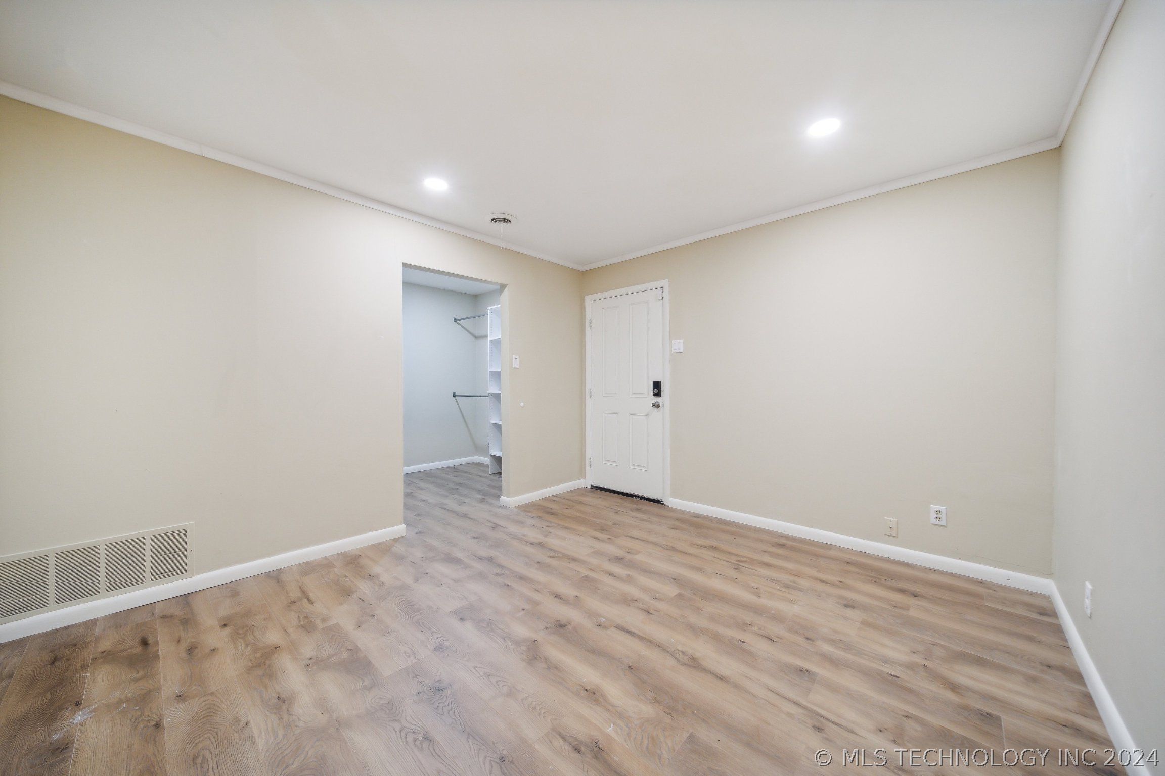 1507 N College Avenue