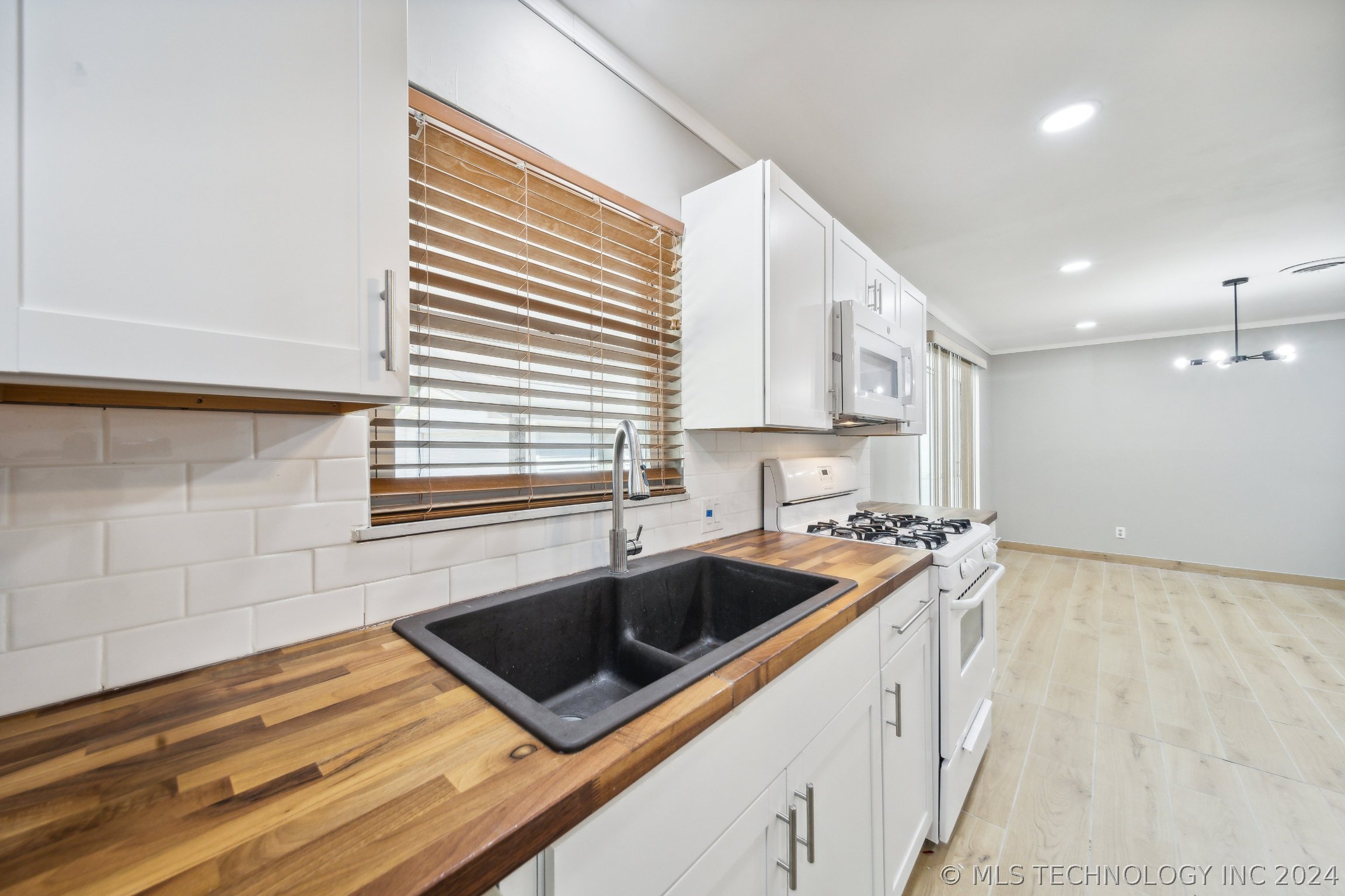 1507 N College Avenue