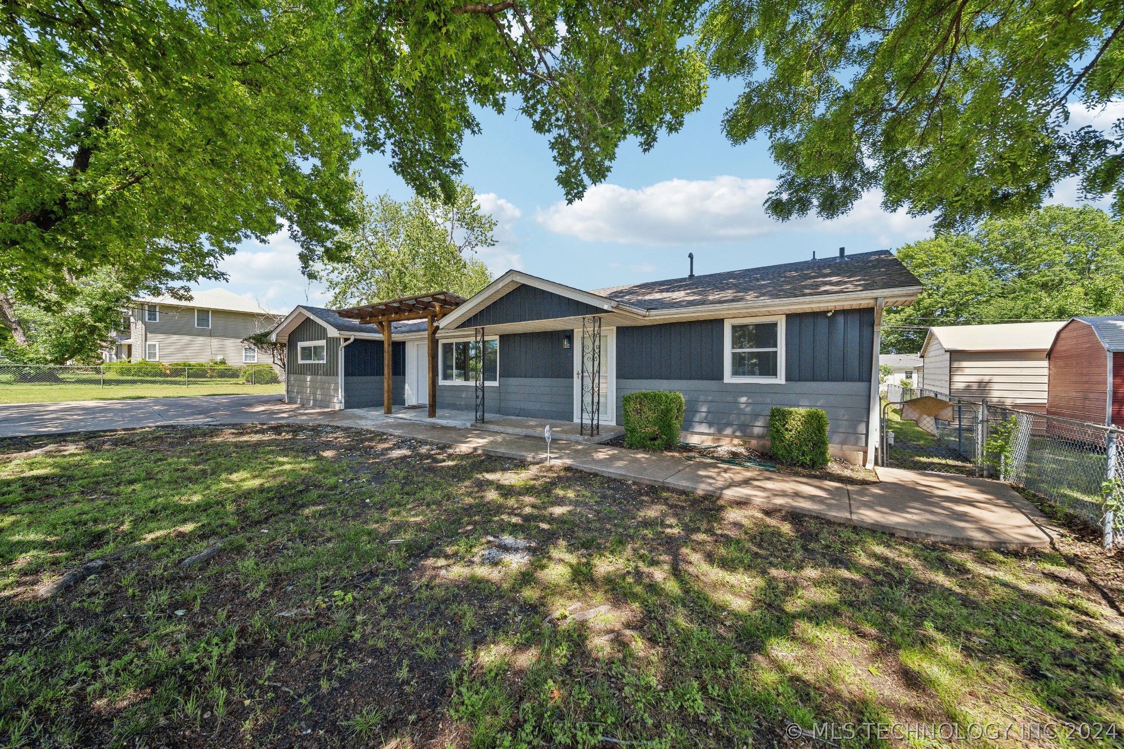 1507 N College Avenue