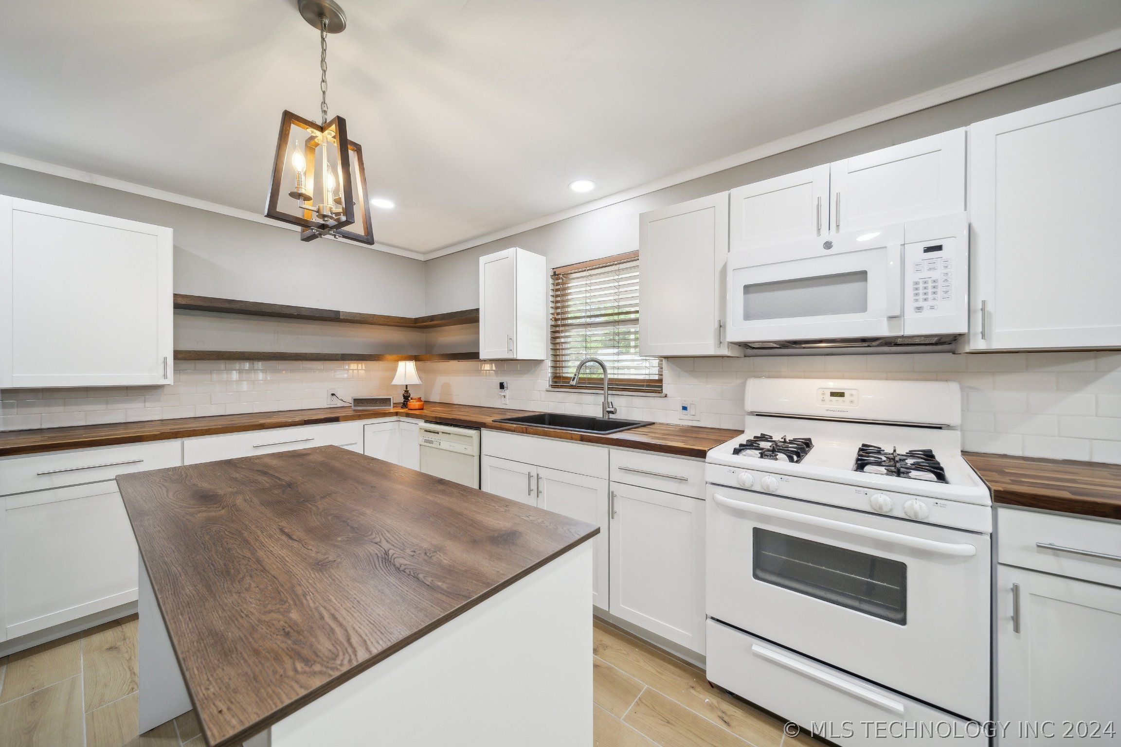 1507 N College Avenue