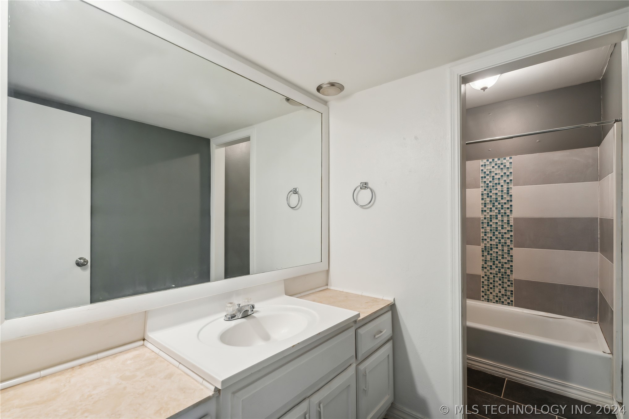 4309 E 68th Street C6