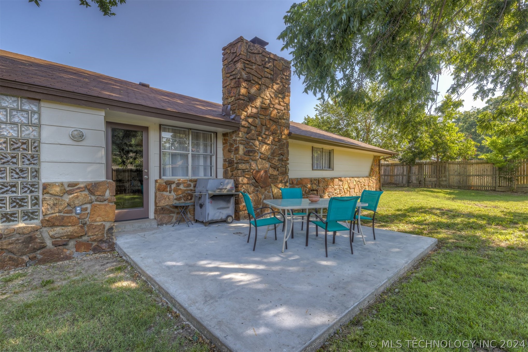 12142 E 37th Place