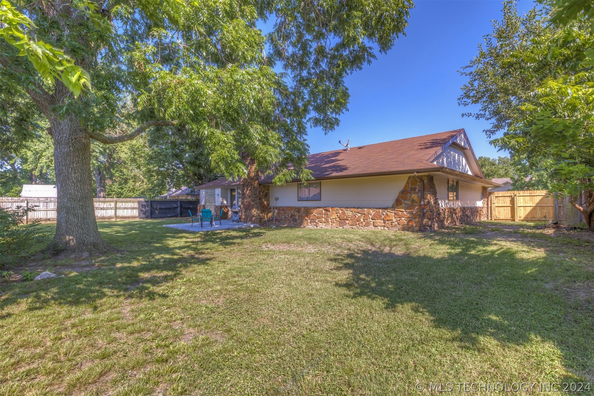 12142 E 37th Place