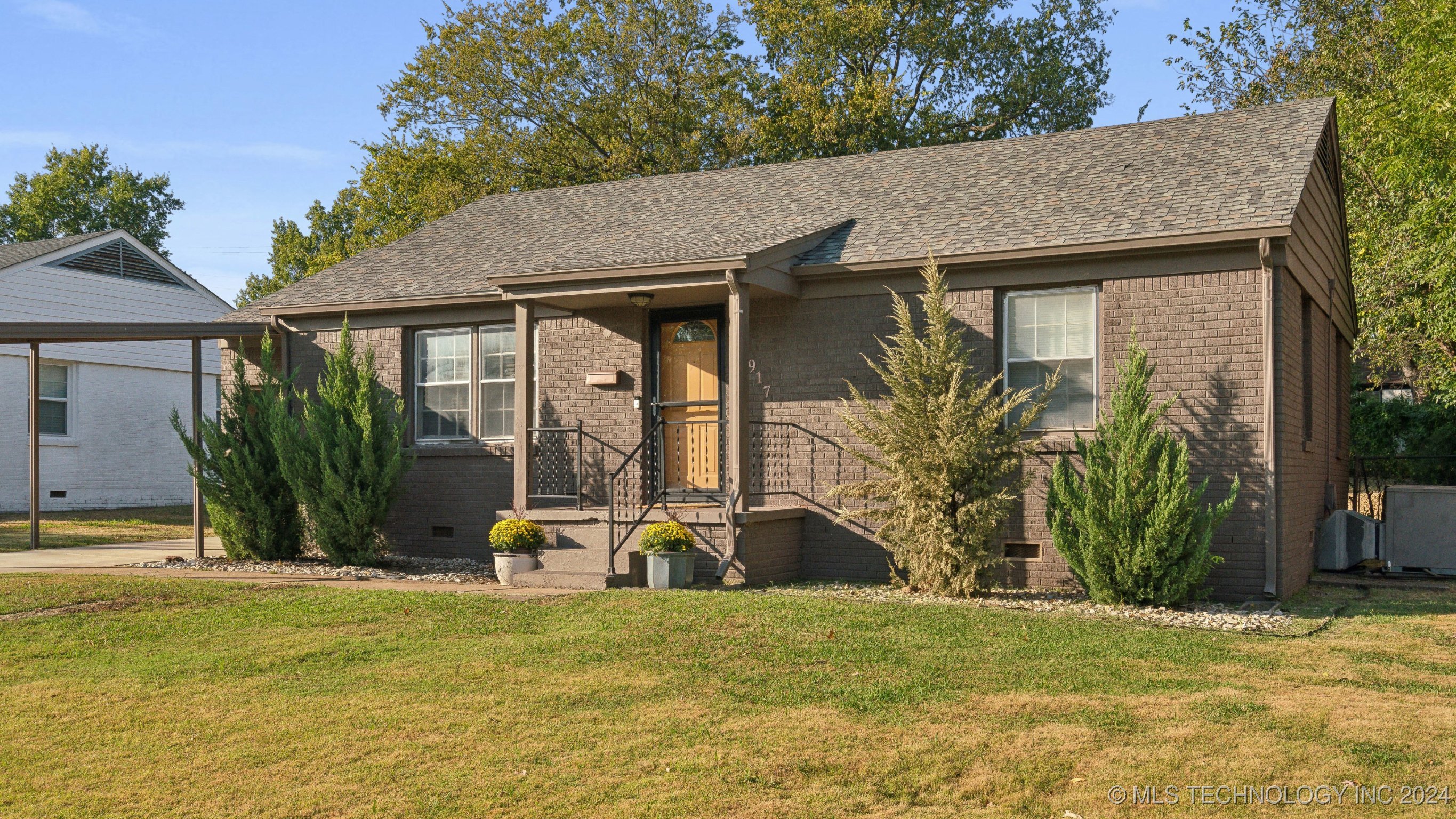 5917 E 4th Place