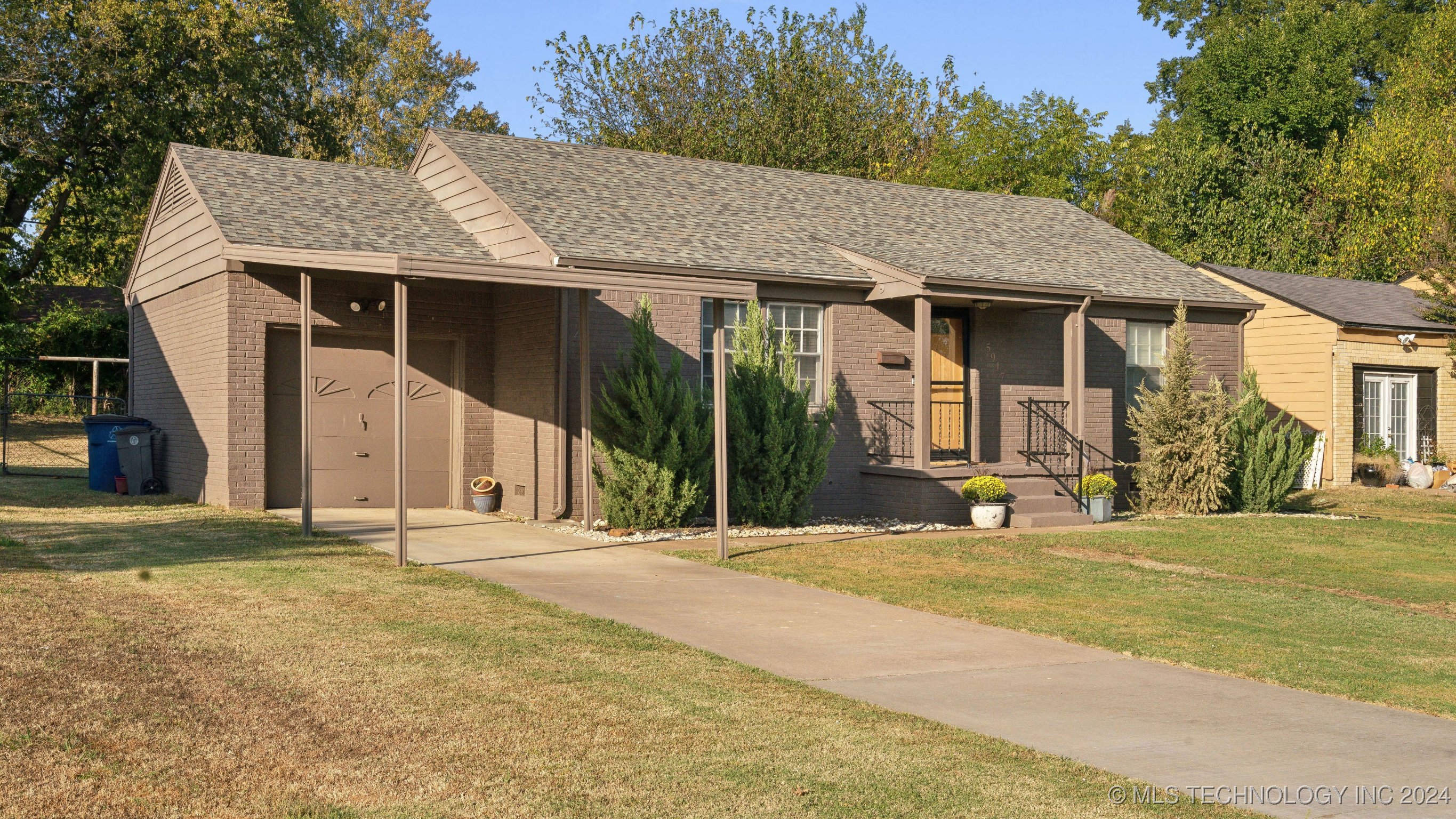 5917 E 4th Place
