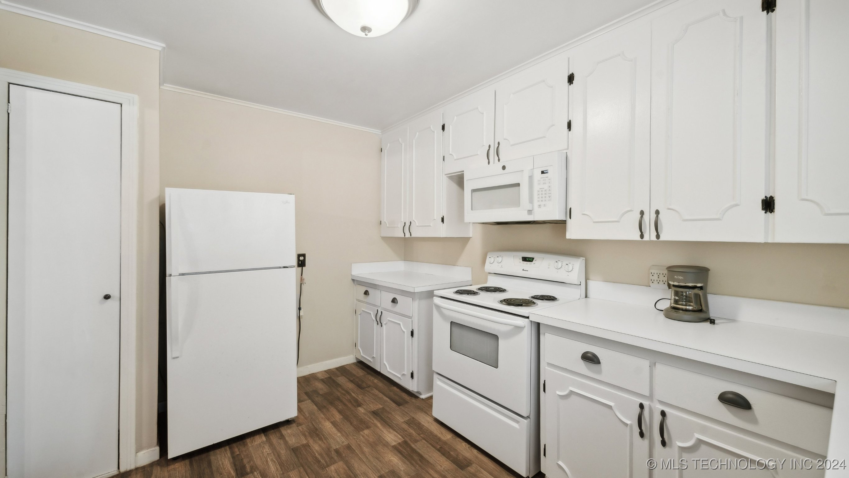 5917 E 4th Place