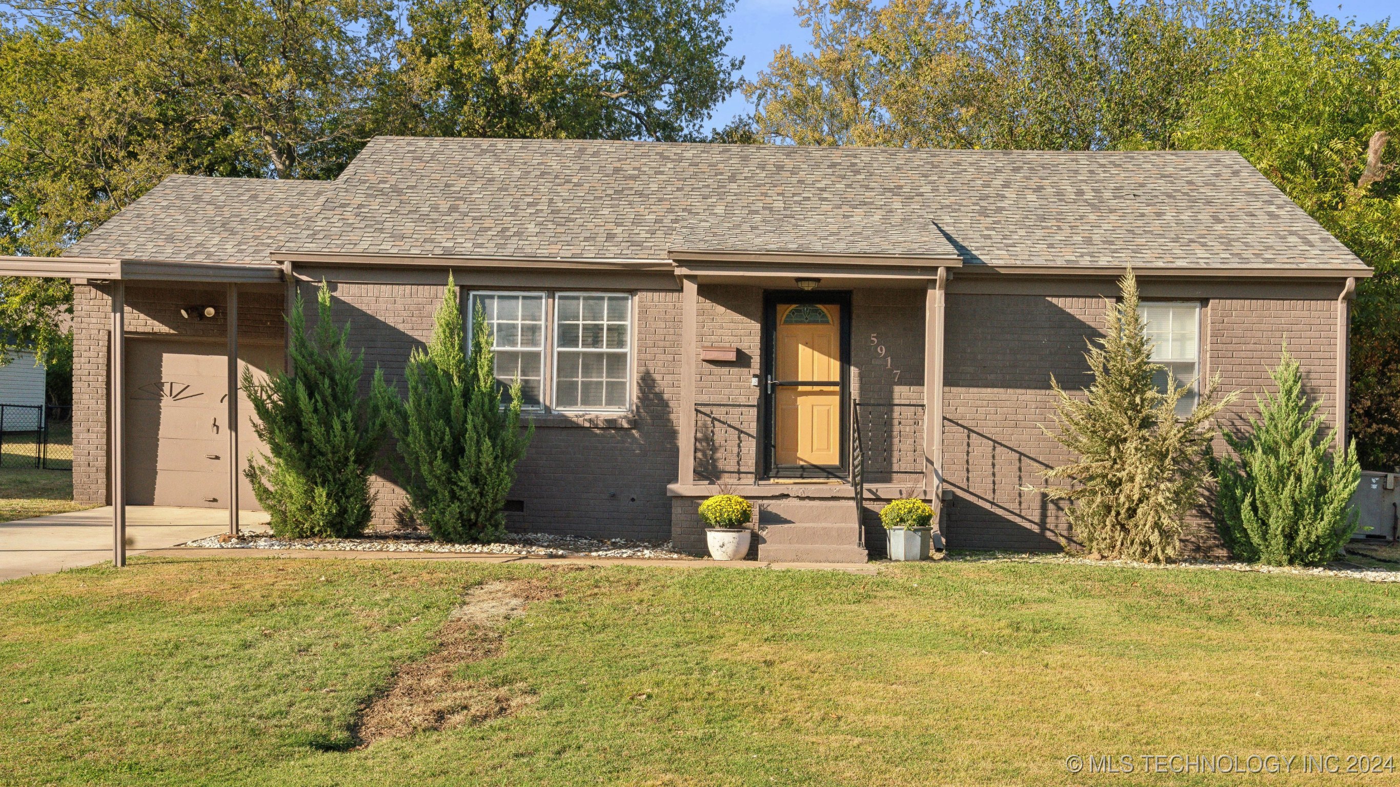 5917 E 4th Place