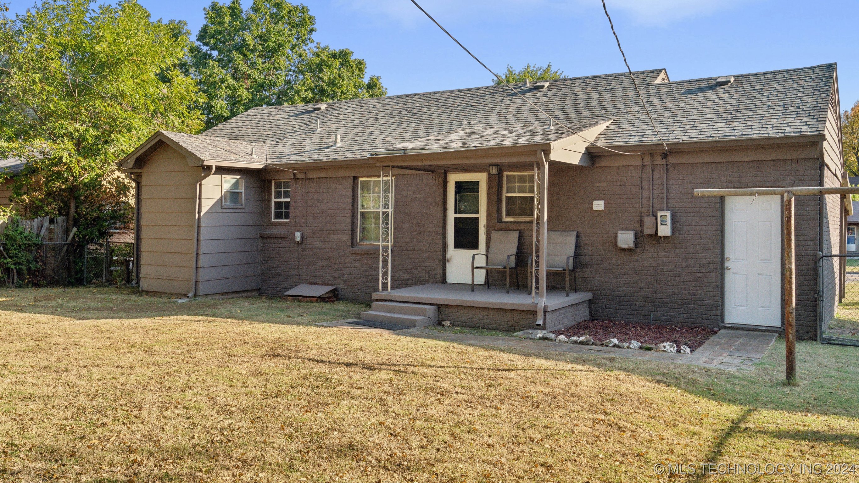 5917 E 4th Place