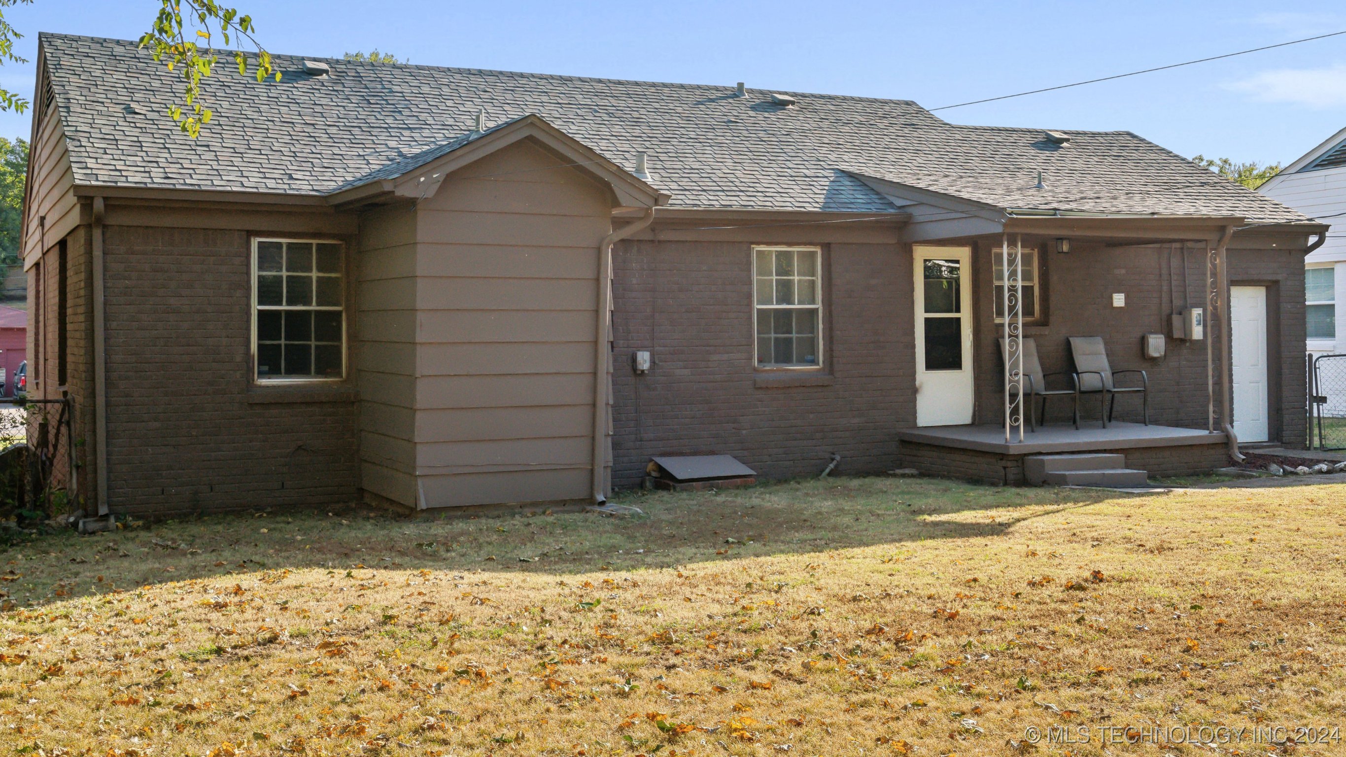 5917 E 4th Place