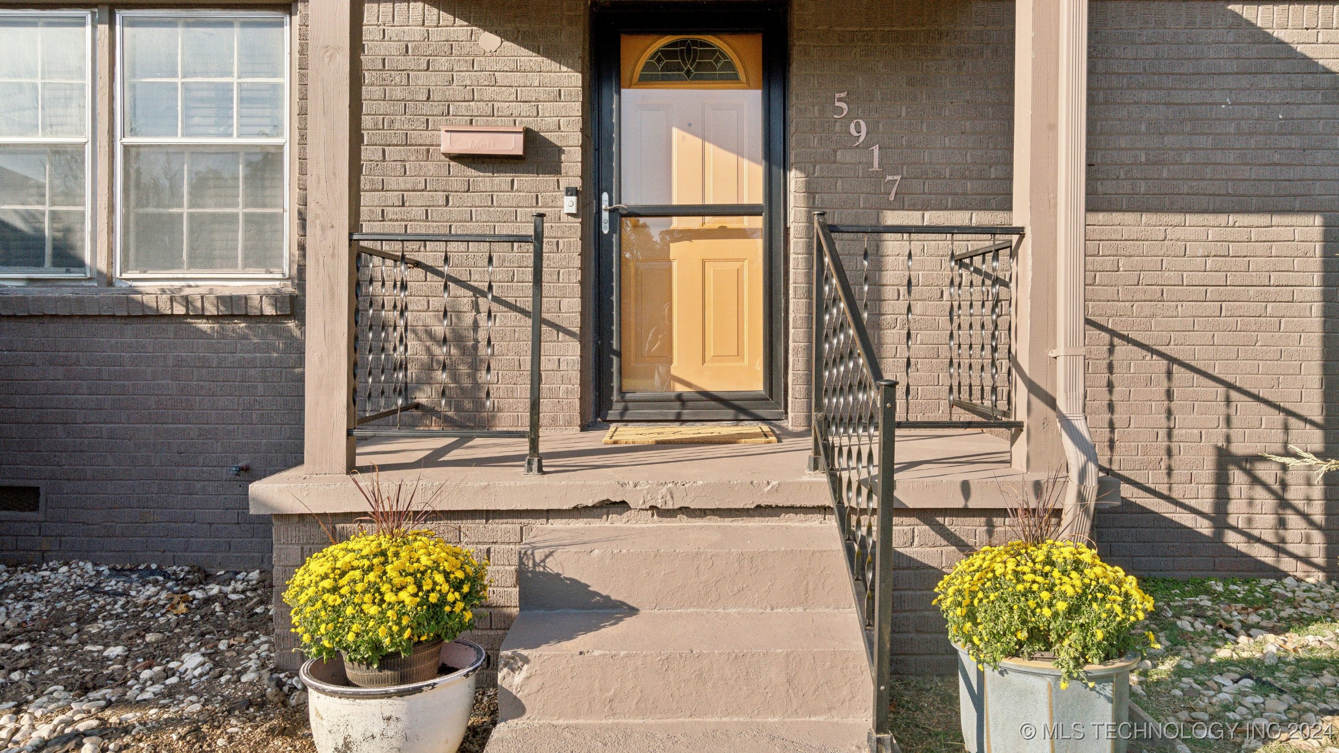 5917 E 4th Place