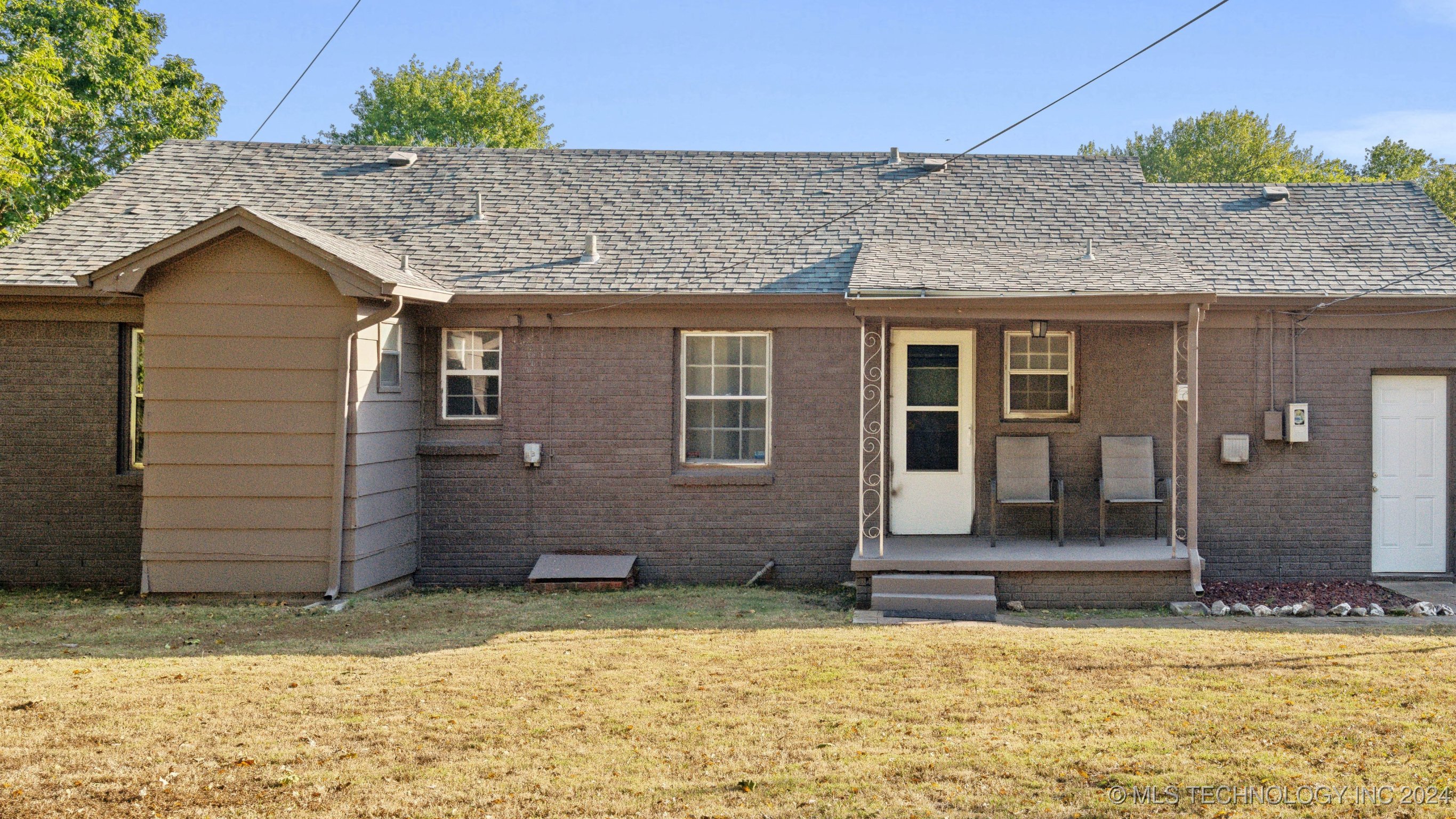 5917 E 4th Place