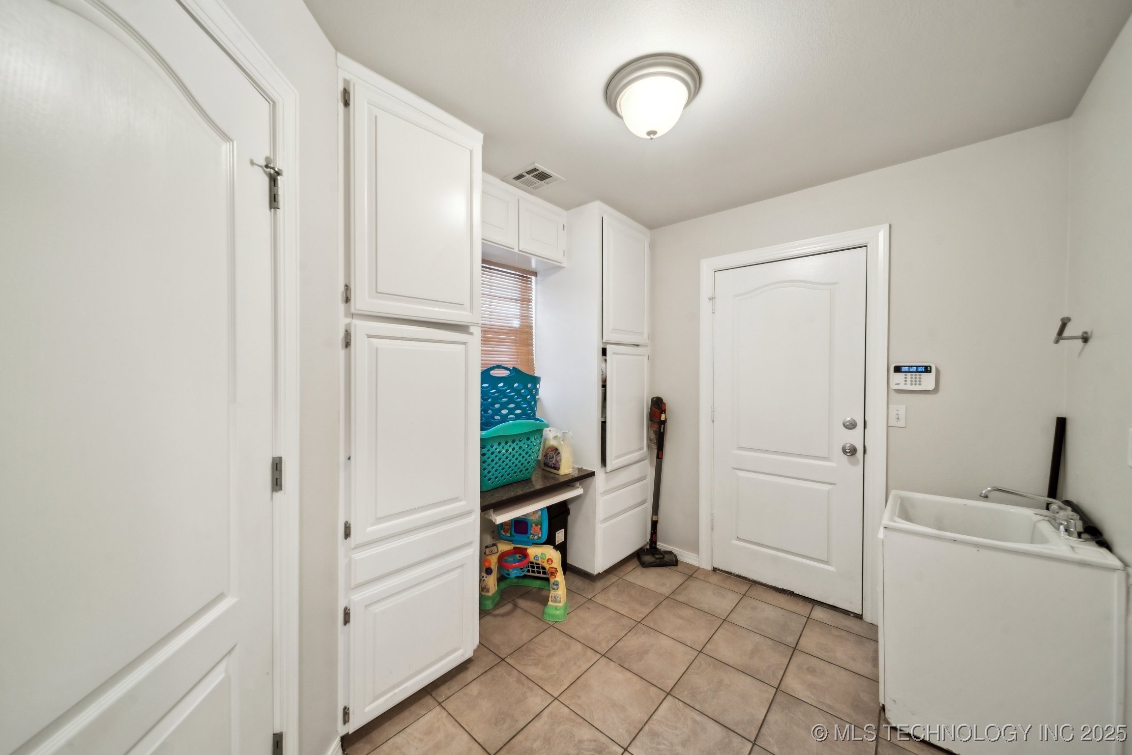 112 E Granger Place