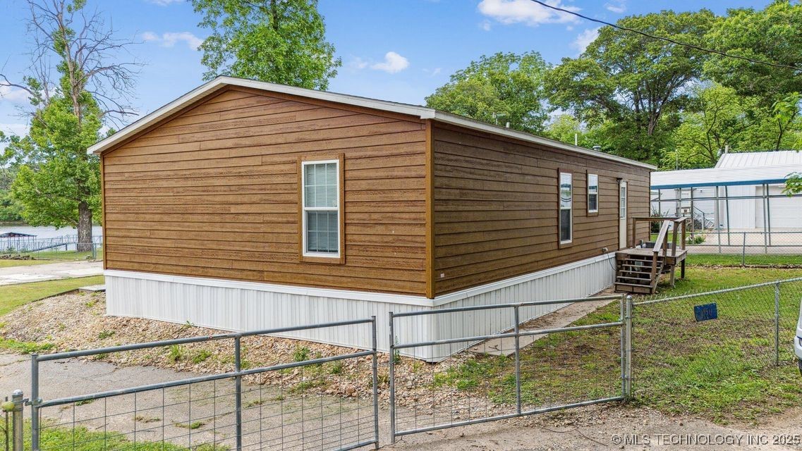 150 Private Road 121