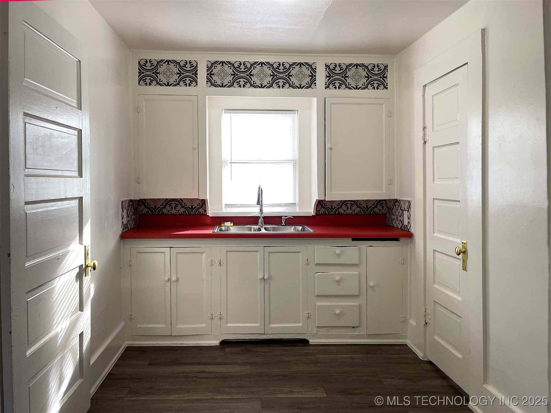 61 N Florence Avenue