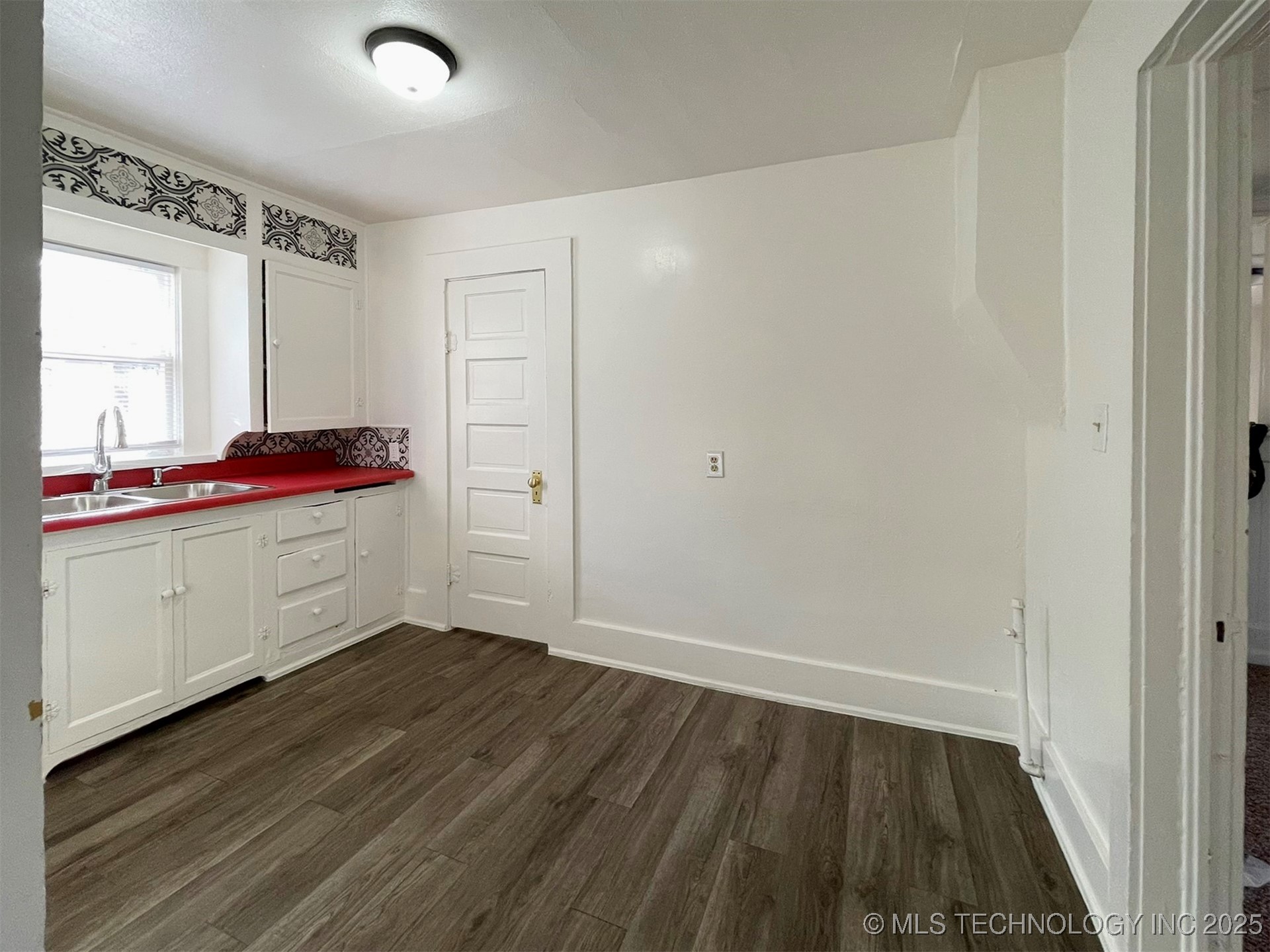 61 N Florence Avenue