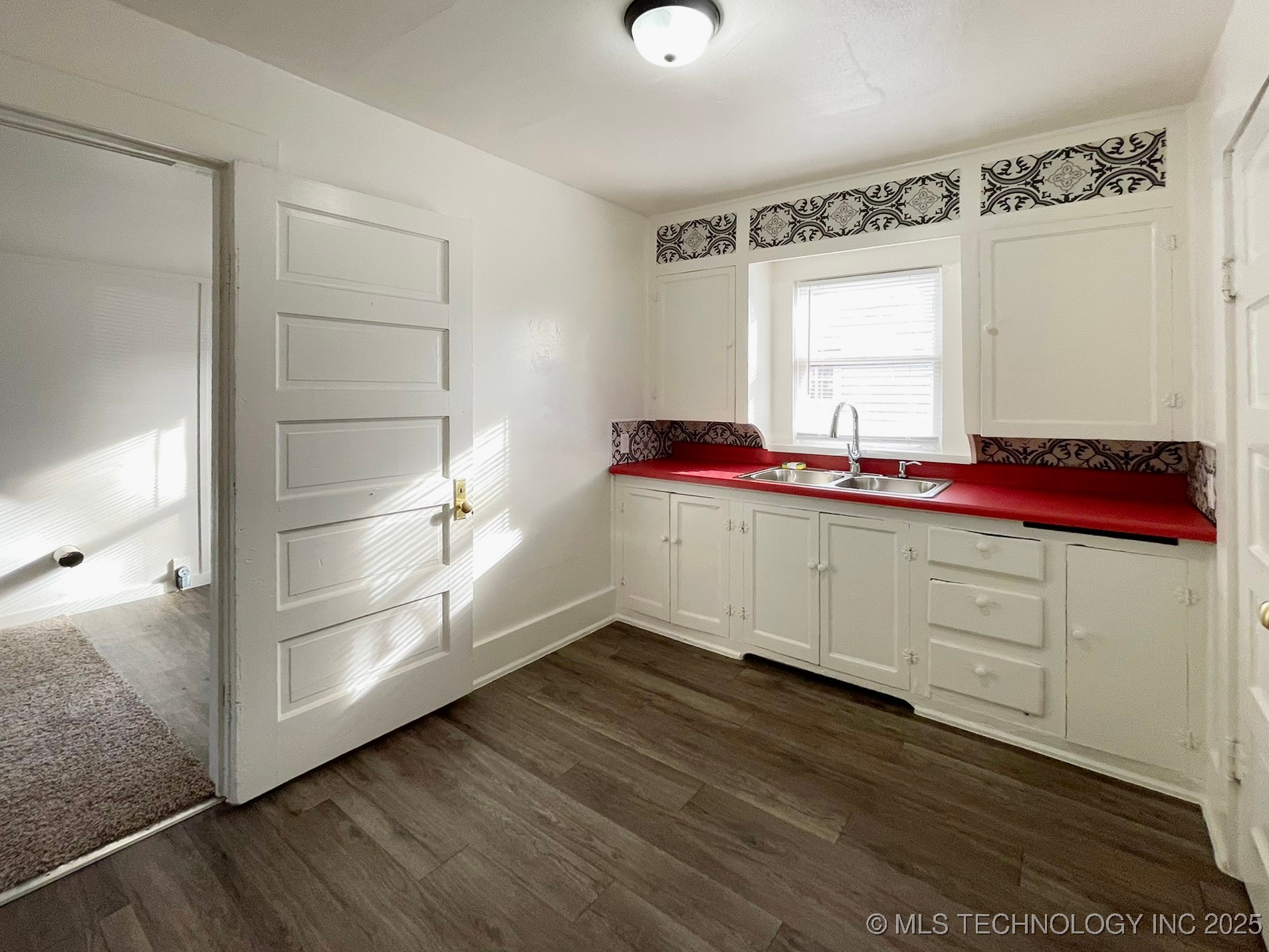 61 N Florence Avenue