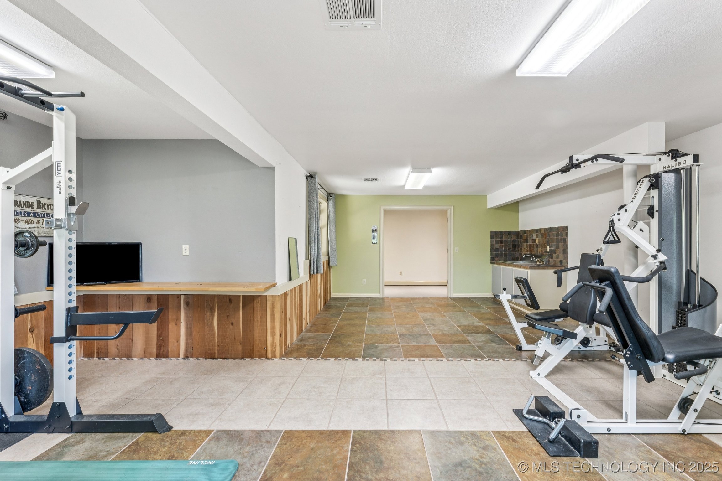 18894 E 80th Street North N