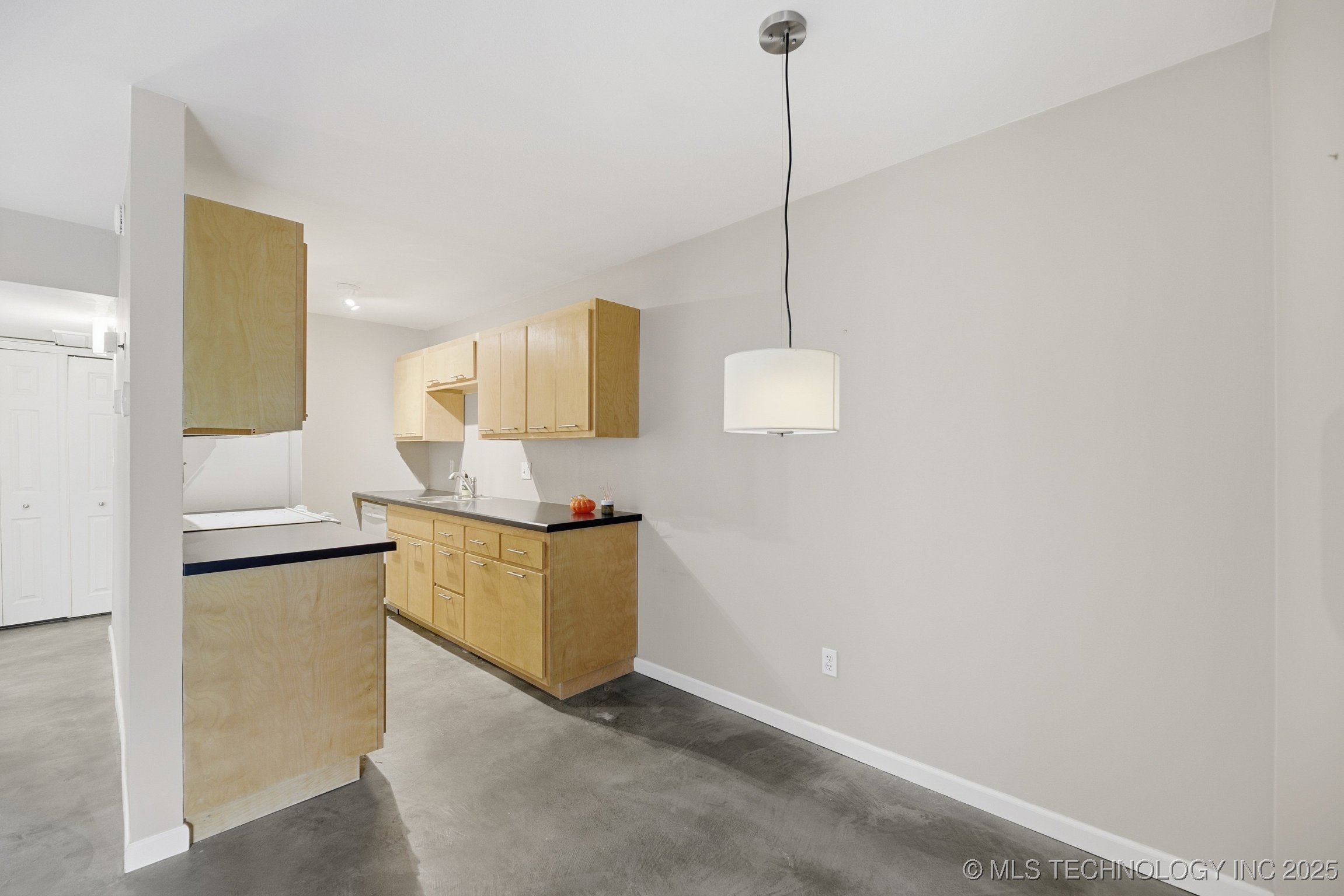 7 Woodward Boulevard E 218