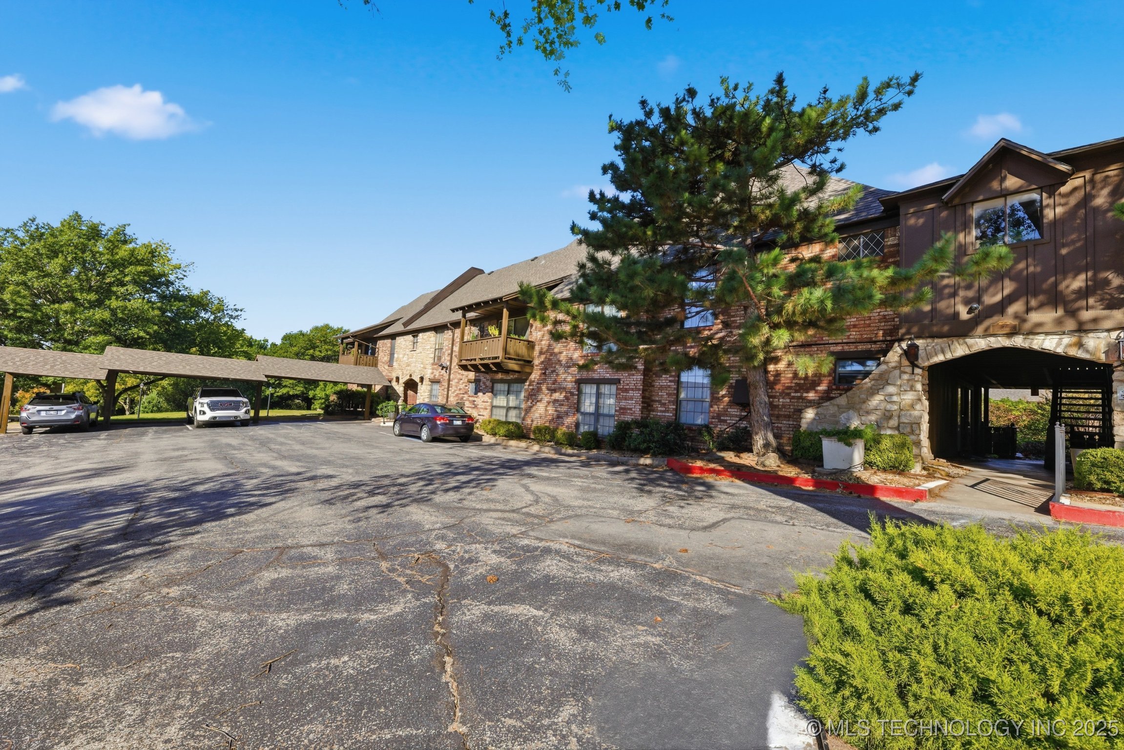 7 Woodward Boulevard E 218