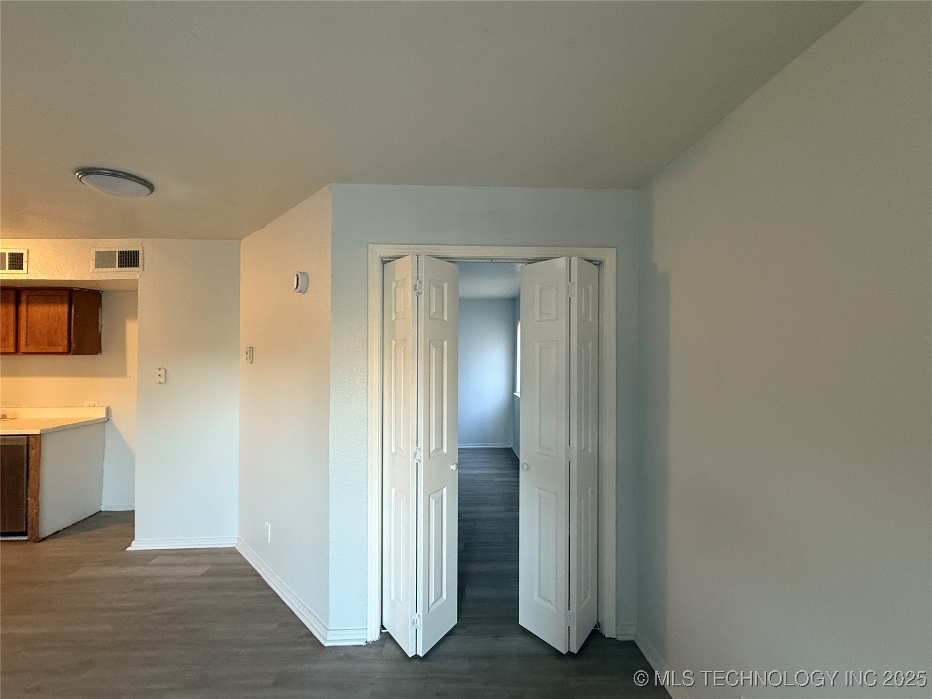 6639 S Victor Avenue G101