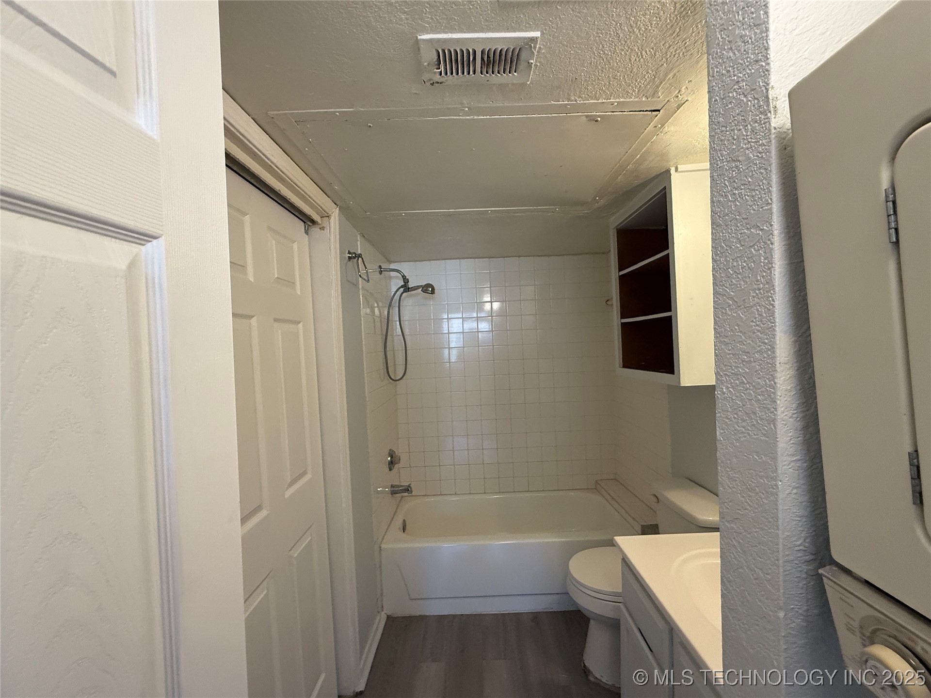 6639 S Victor Avenue G101