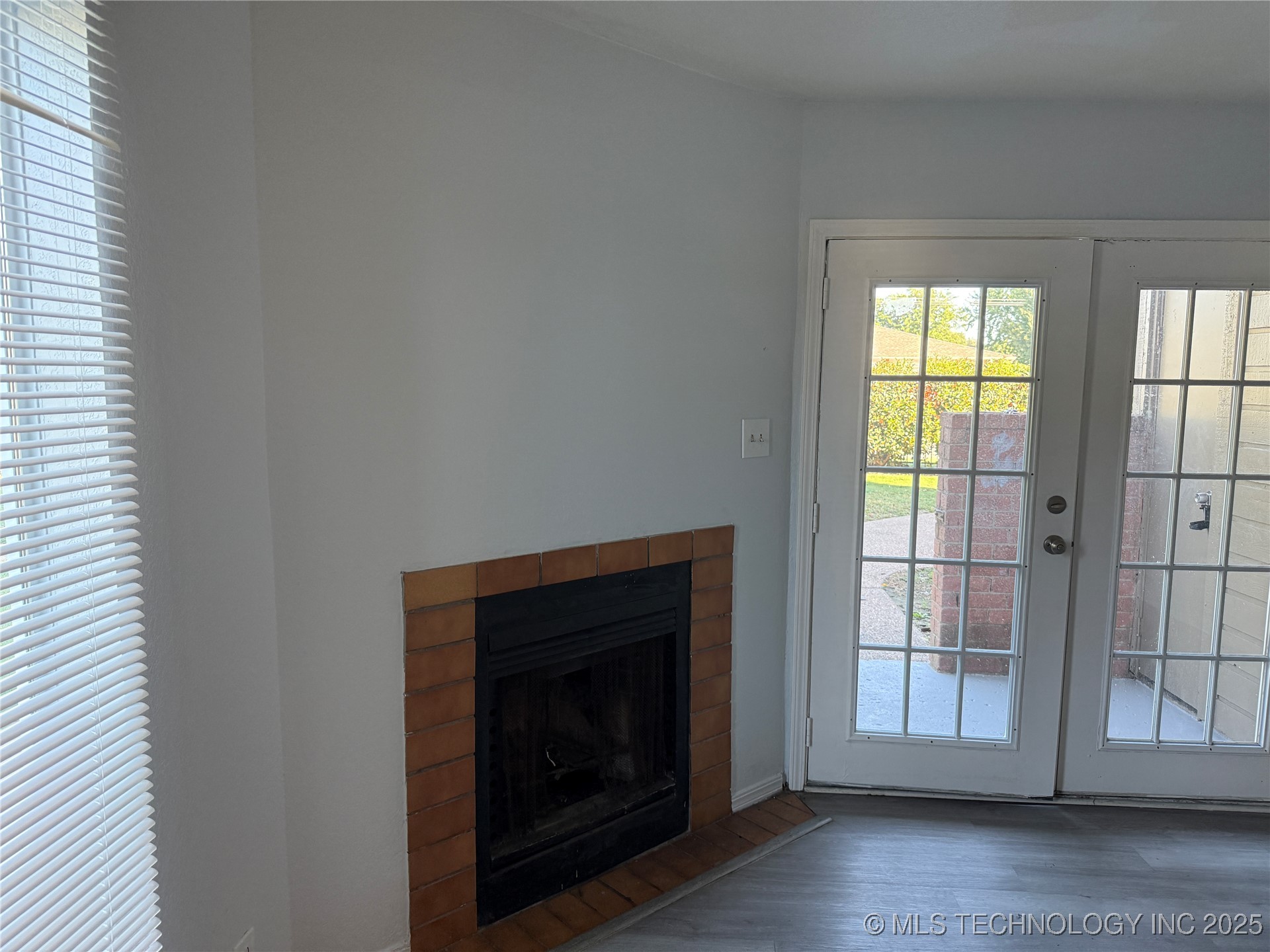 6639 S Victor Avenue G101
