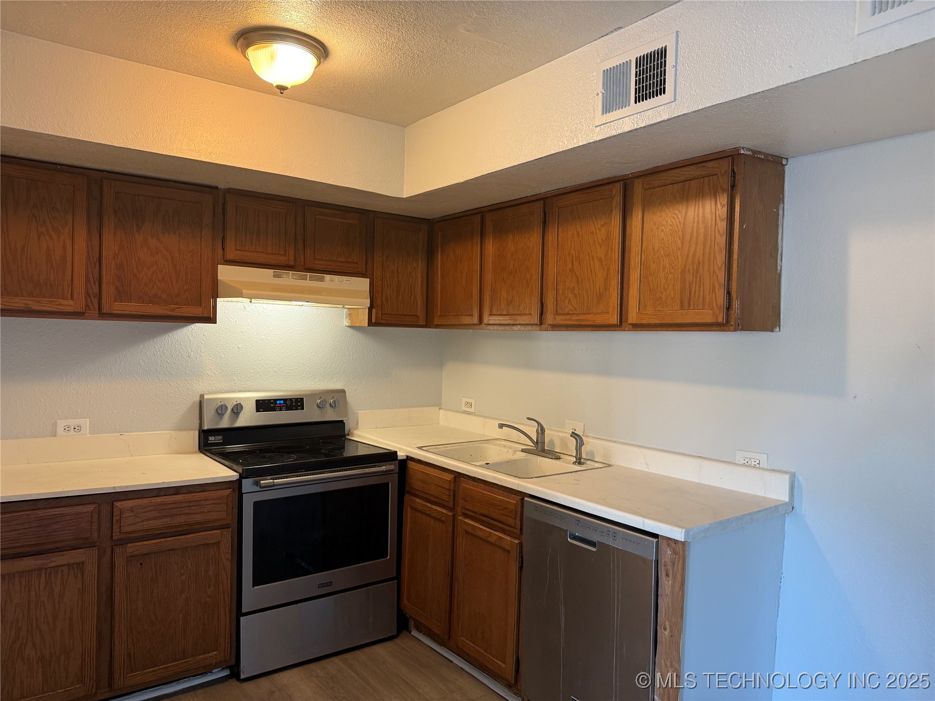 6639 S Victor Avenue G101