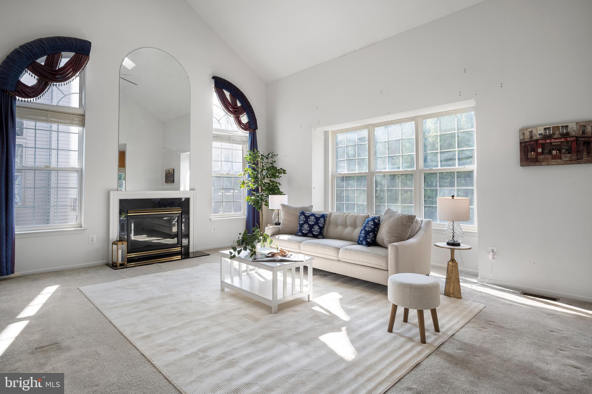 63 Hillside la