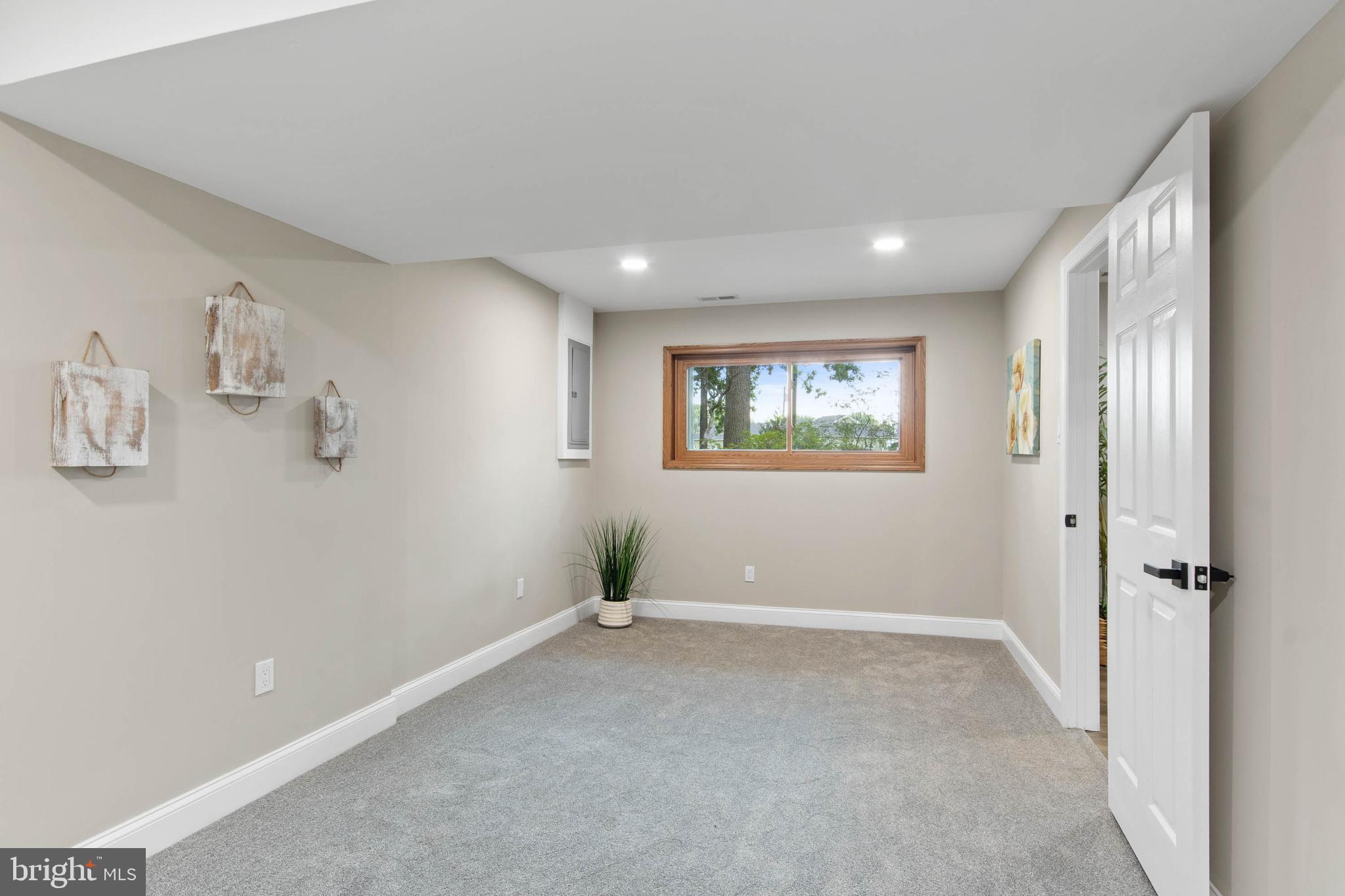 4 Grove Rd
