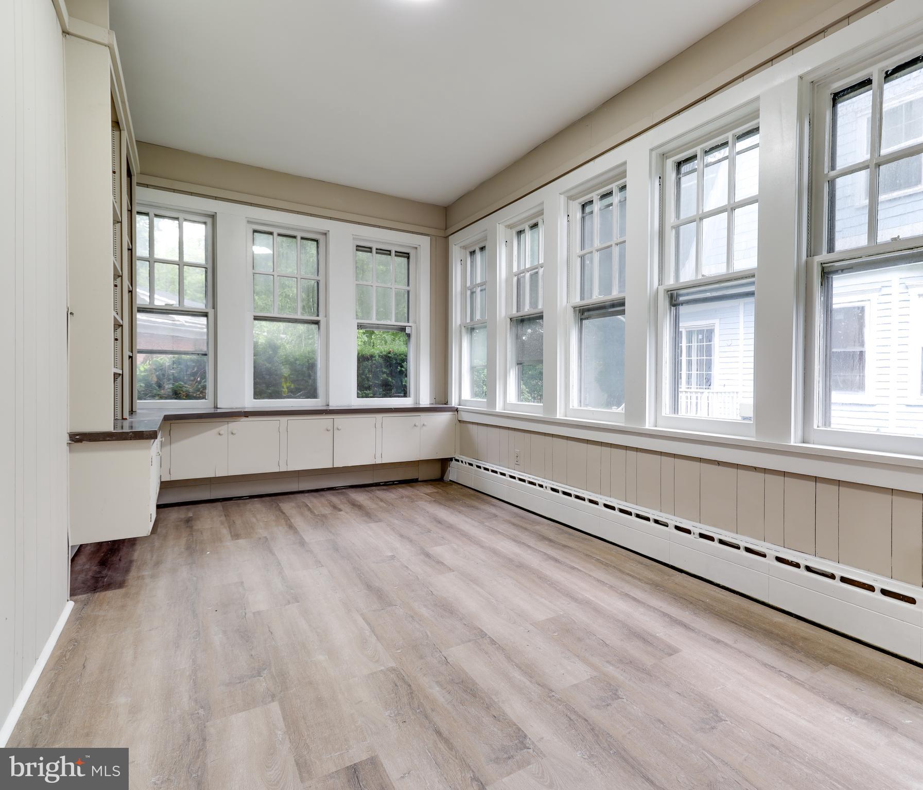 907 Stuyvesant Ave