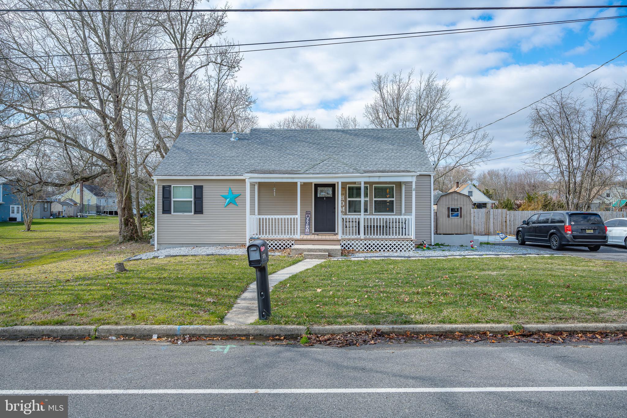 325 N Hook Rd