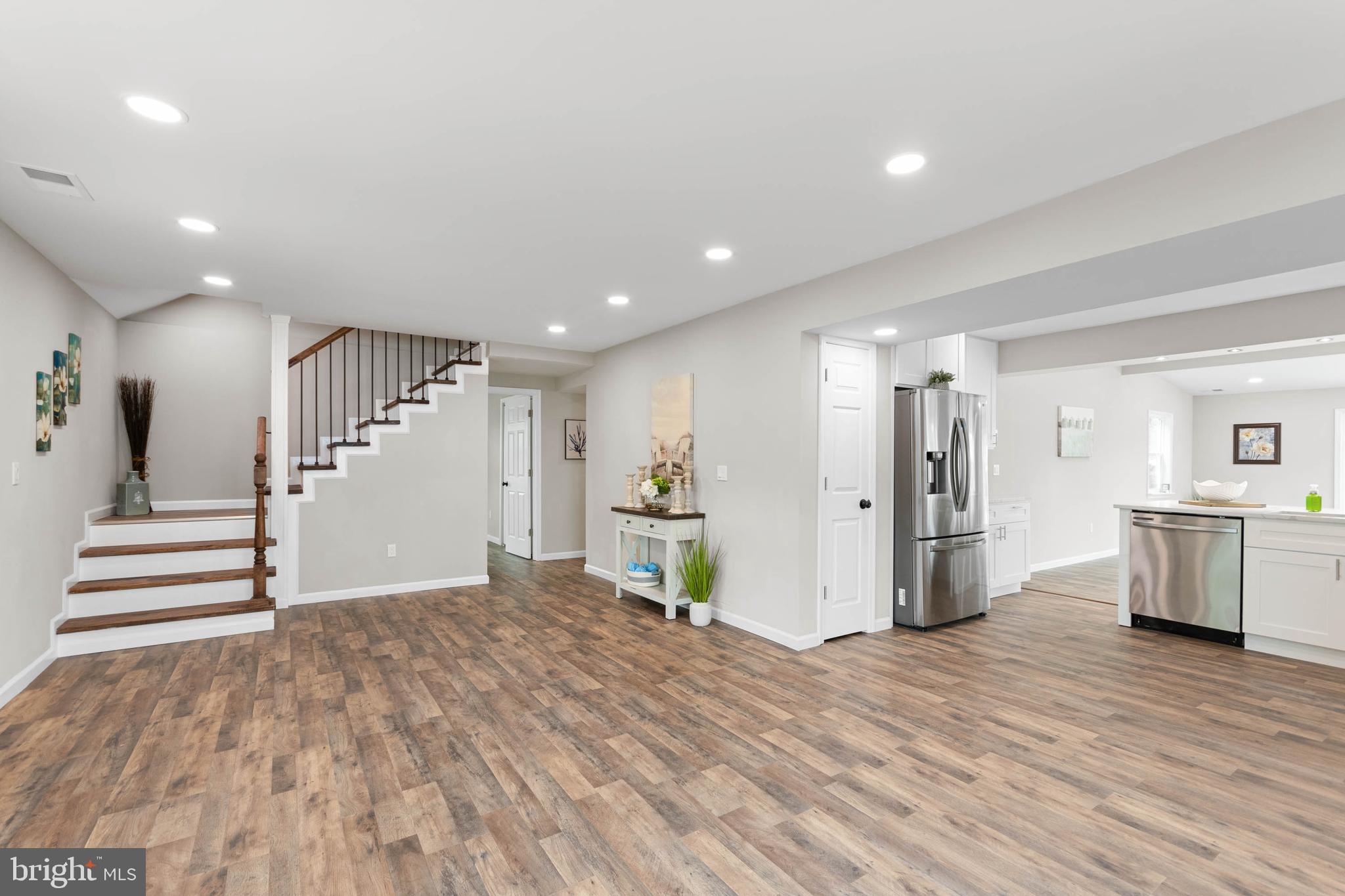 325 N Hook Rd