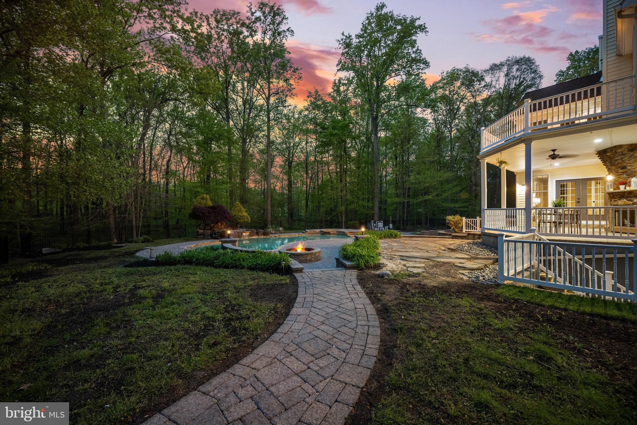 52 Waterview Dr